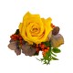 Miegančios rožės kompozicija ant stiklo vazelės, geltona