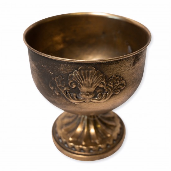 Sendinta metalinė vaza taurės pavidalo